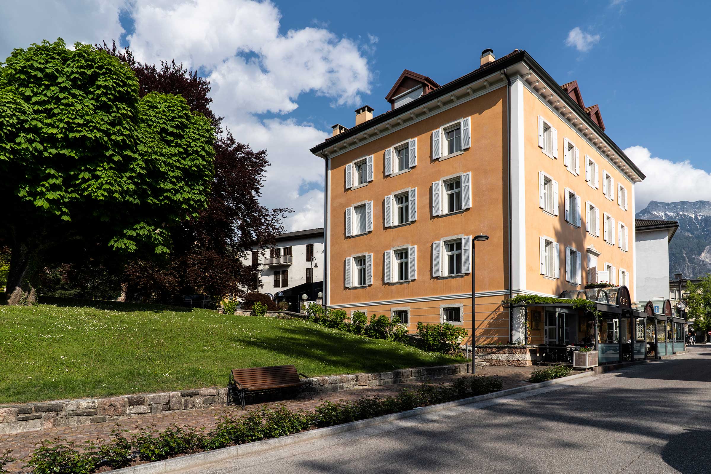 Maggio Slide Albergo 5